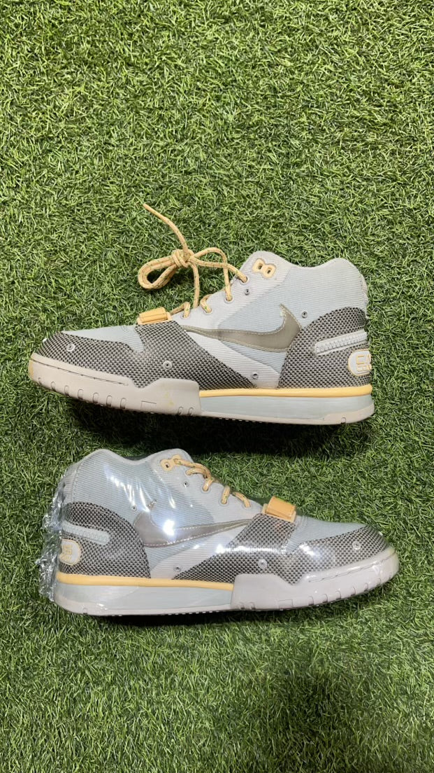 TRAVIS SCOTT GREY HAZE SZ. 9 (PO)