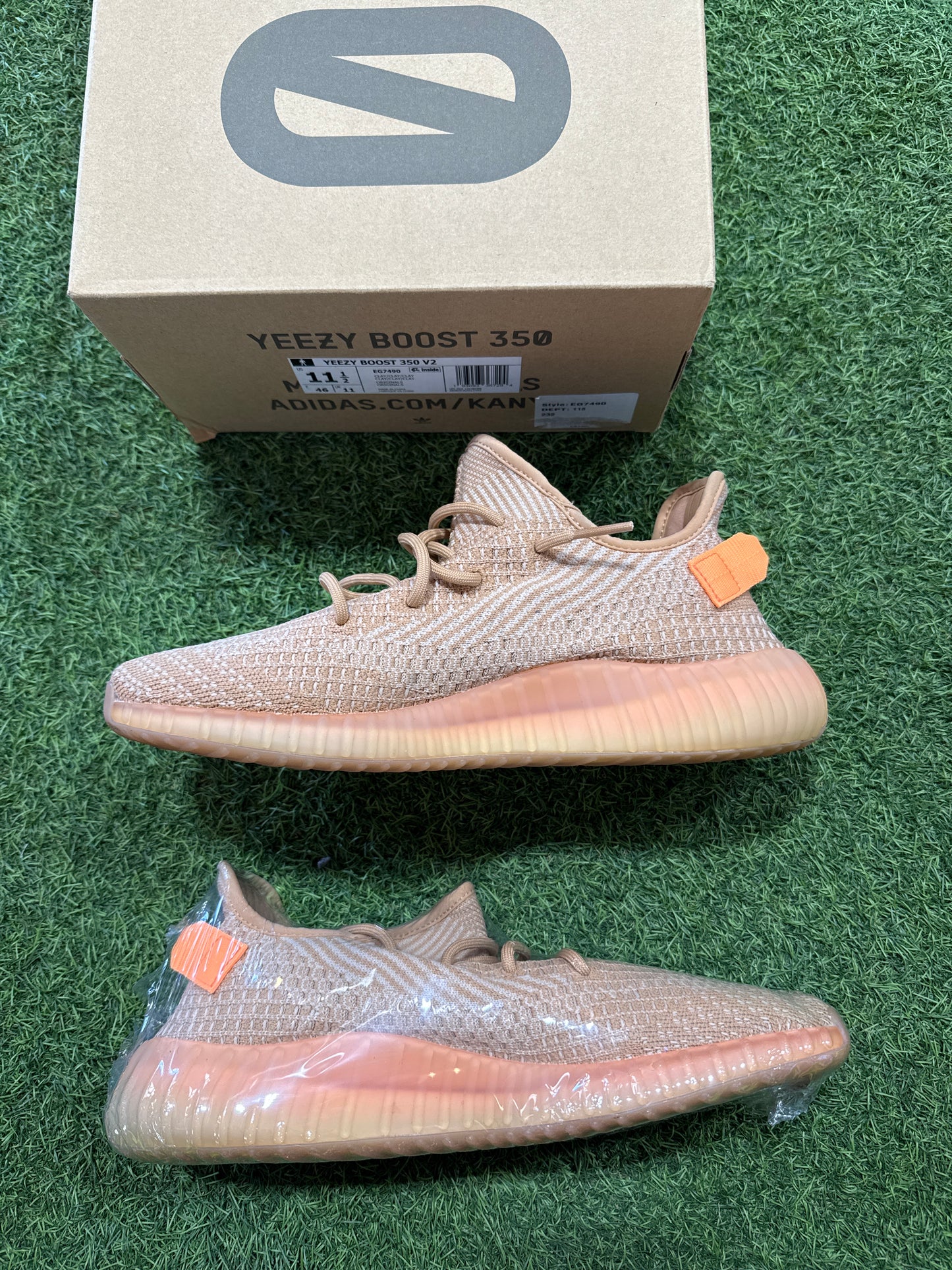 YEEZY 350 CLAY SZ. 11.5 (PO)