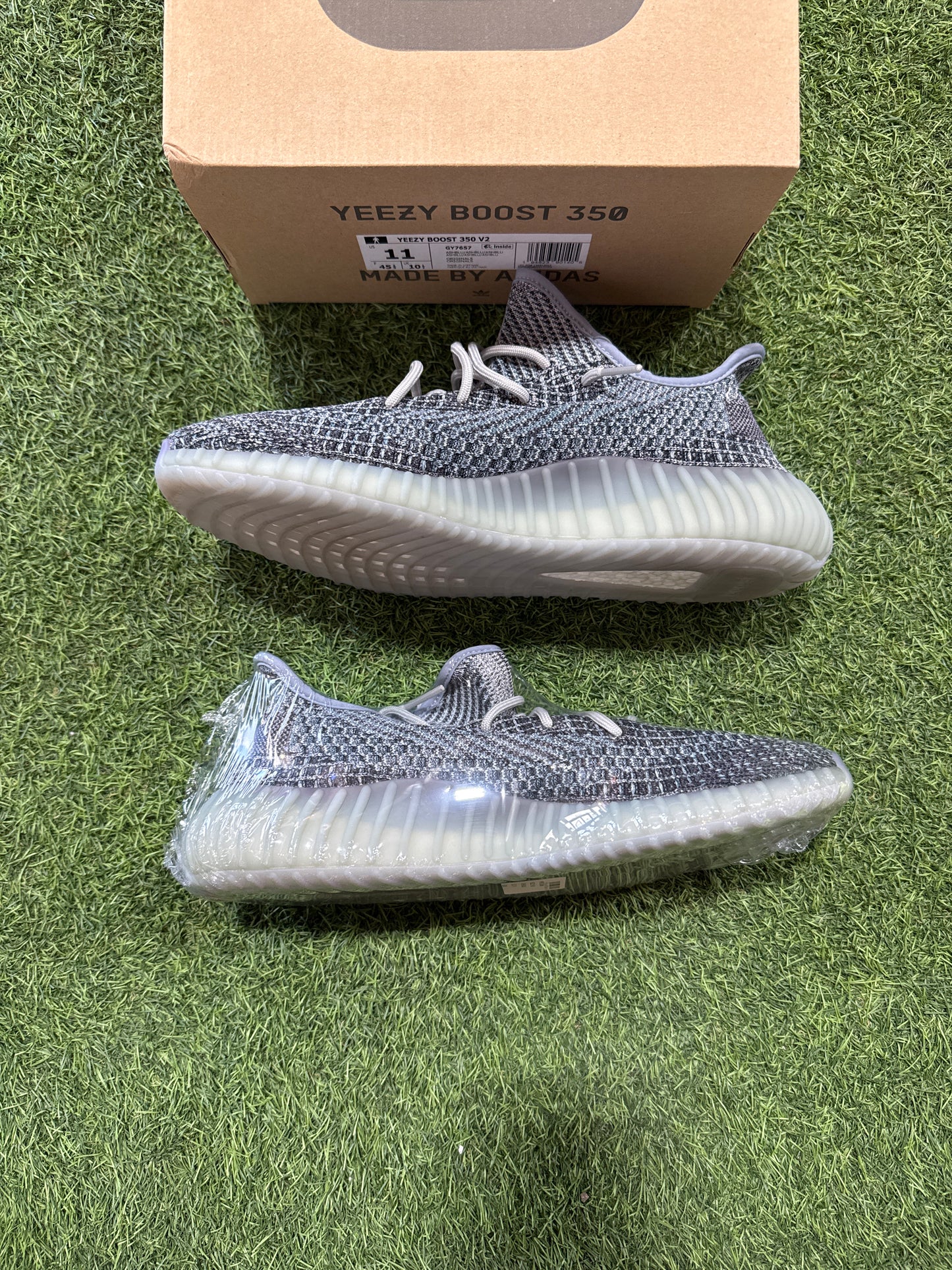 YEEZY 350 ASH BLUE SZ. 11 (PO)