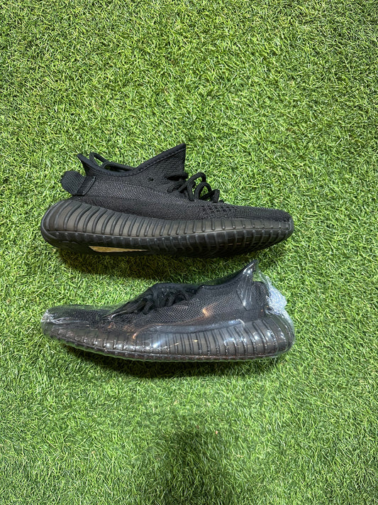 Yeezy 350 Onyx Sz 5 (PO)