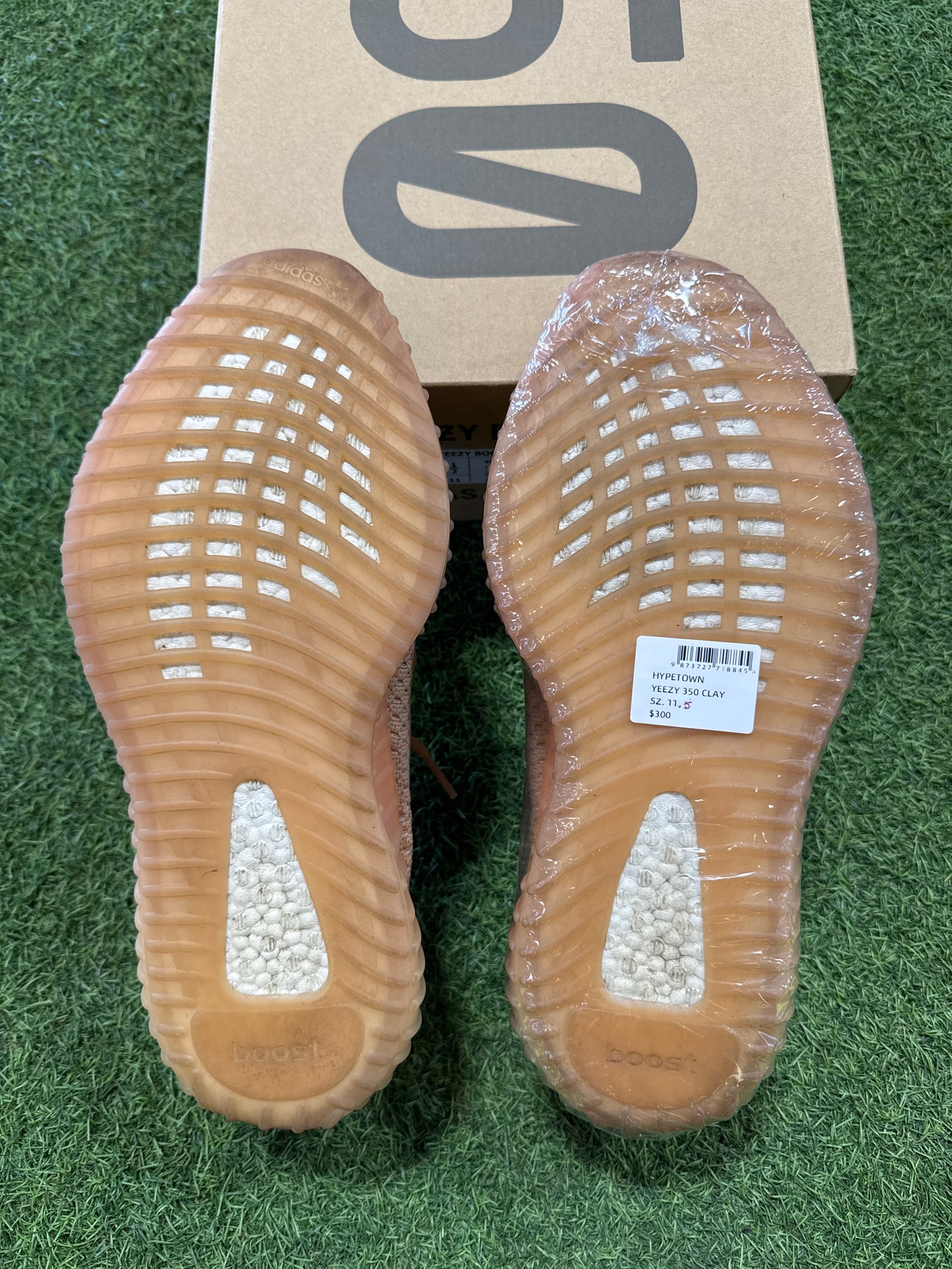 YEEZY 350 CLAY SZ. 11.5 (PO)