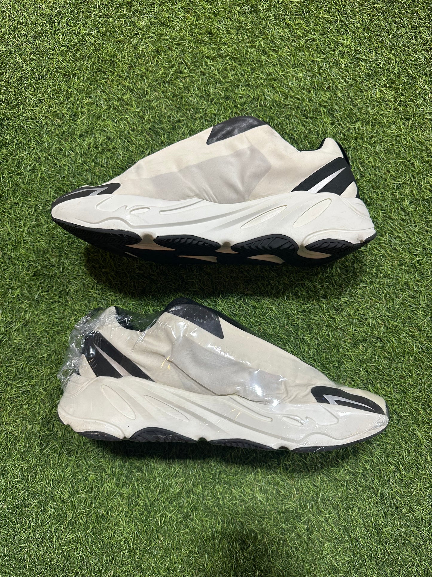 YEEZY 700 SZ. 13 (PO)