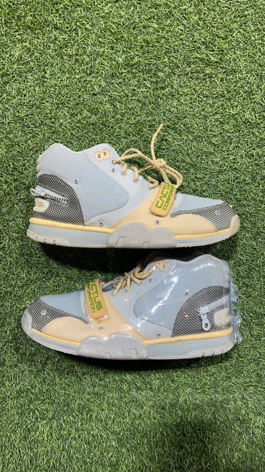 TRAVIS SCOTT GREY HAZE SZ. 9 (PO)