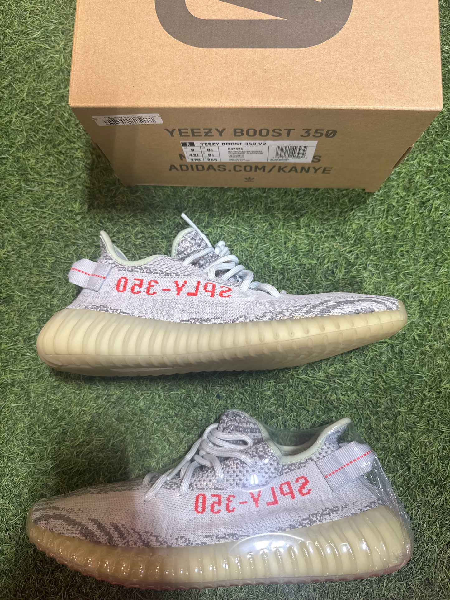 YEEZY 350 BLUE TINT SZ. 9 (PO)