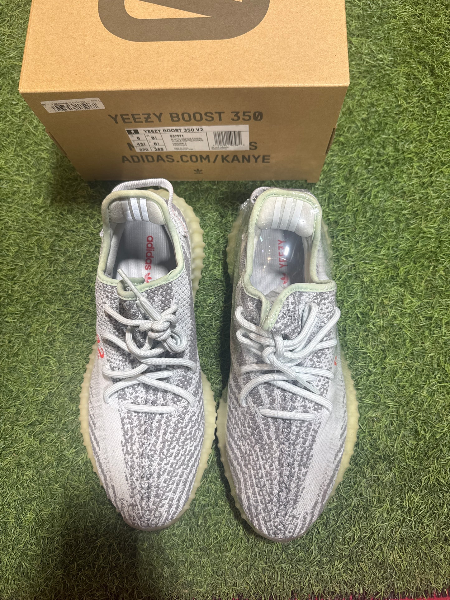 YEEZY 350 BLUE TINT SZ. 9 (PO)