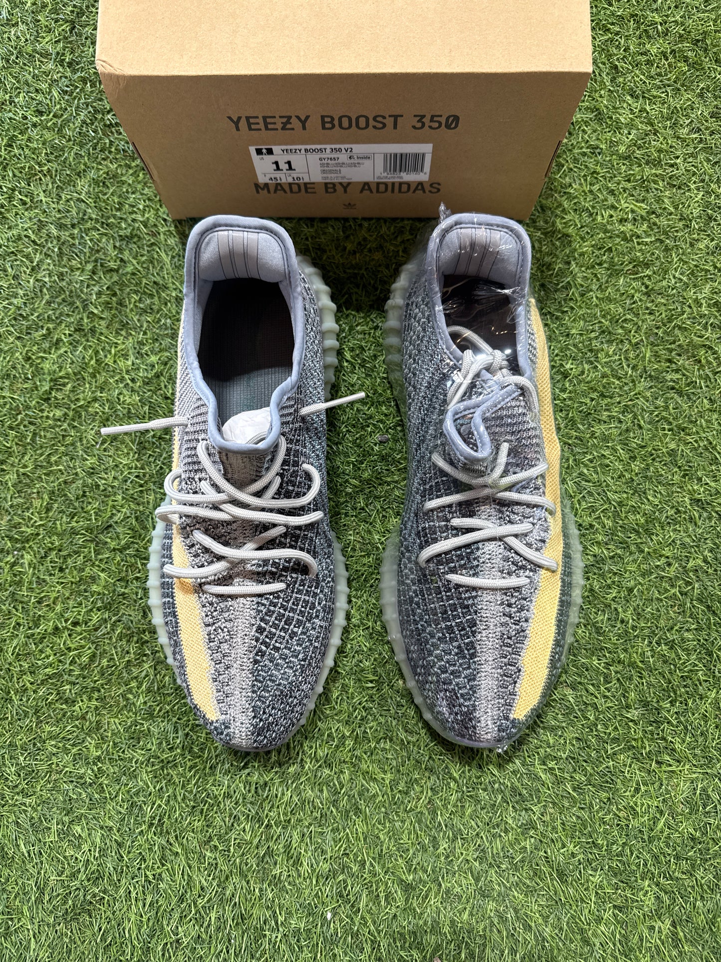 YEEZY 350 ASH BLUE SZ. 11 (PO)