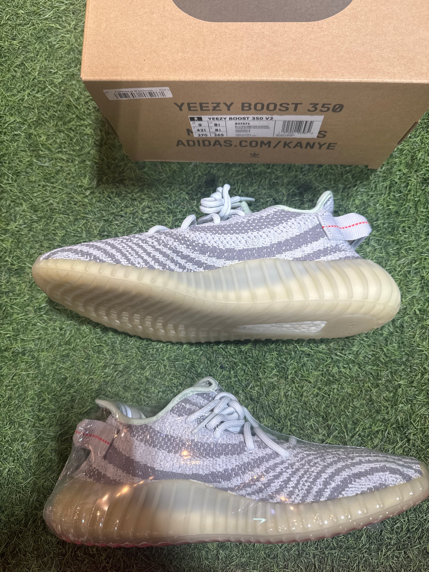 YEEZY 350 BLUE TINT SZ. 9 (PO)